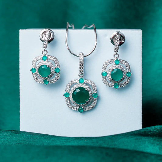 EXQUISITE GREEN ONYX & CUBIC ZIRCONIA SILVER PLATED PENDANT SET