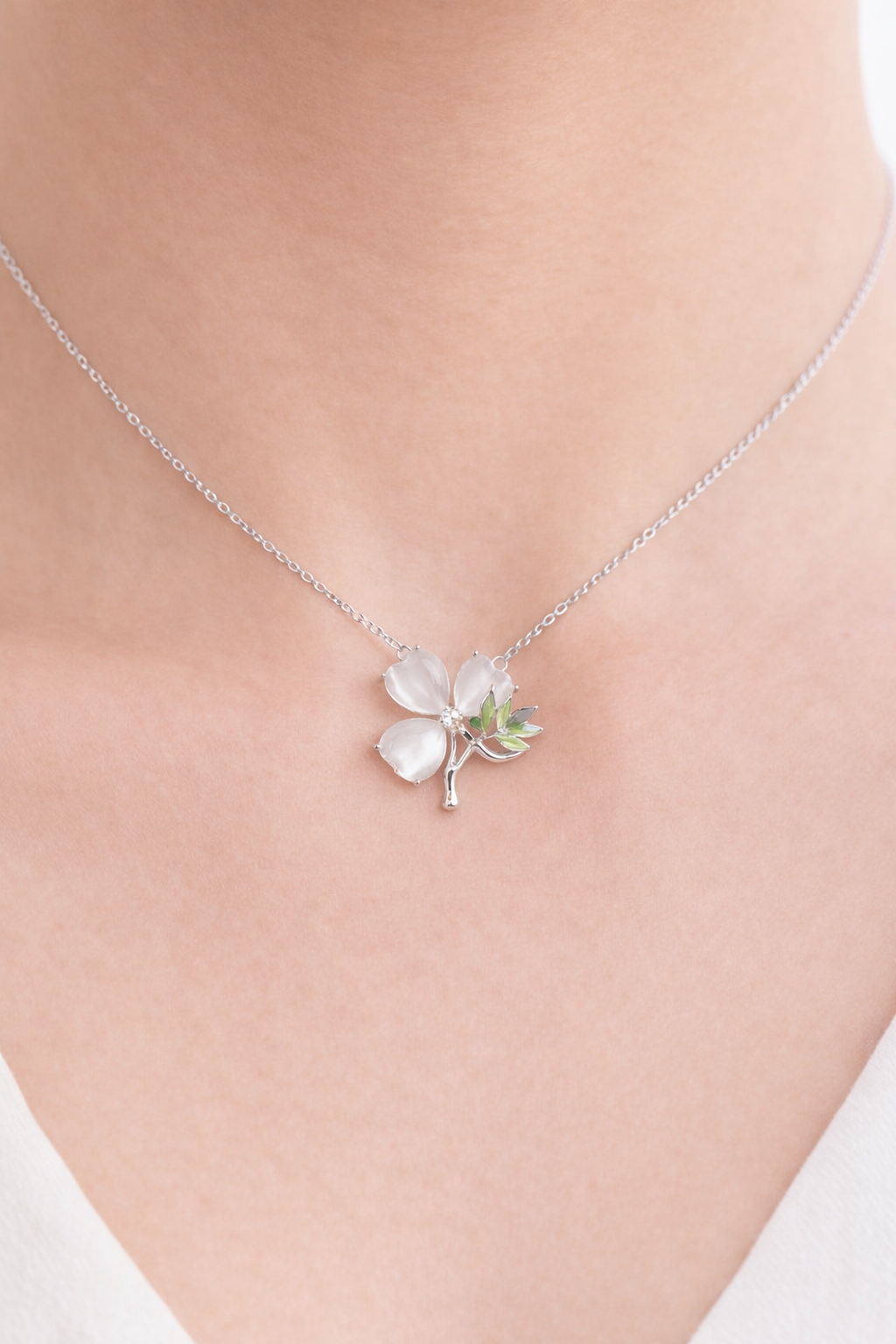 LUCKY THREE LEAF CLOVER SILVER NECKLACE