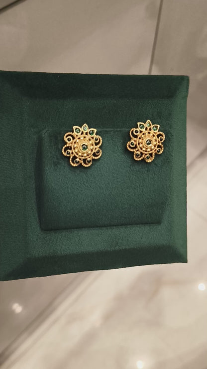 ASHA NAKSHI KUNDAN FLORAL DESIGN 
EAR STUDS WITH EMERALD